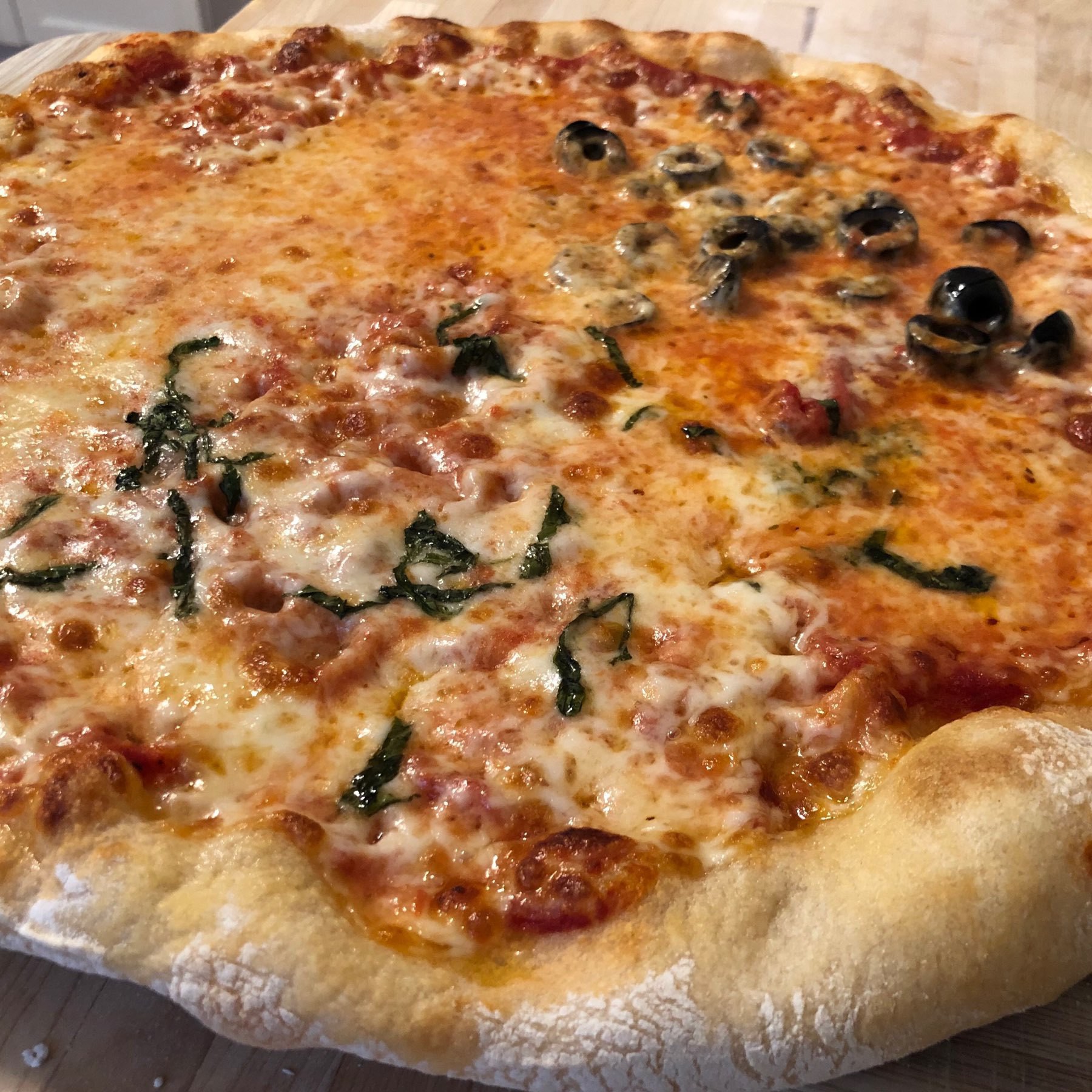 cheese, olive, and basil pizza